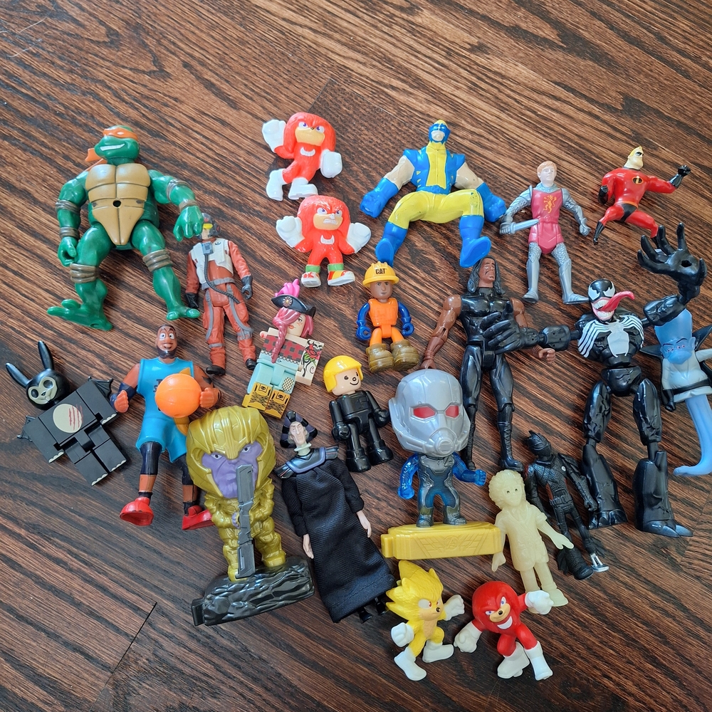 Assorted Action Figures Set - Picture 9 of 9